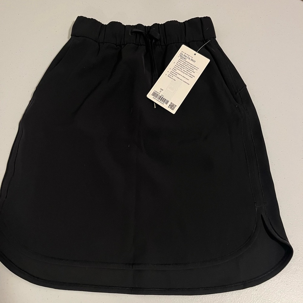 Lululemon On the Fly black skirt NWT